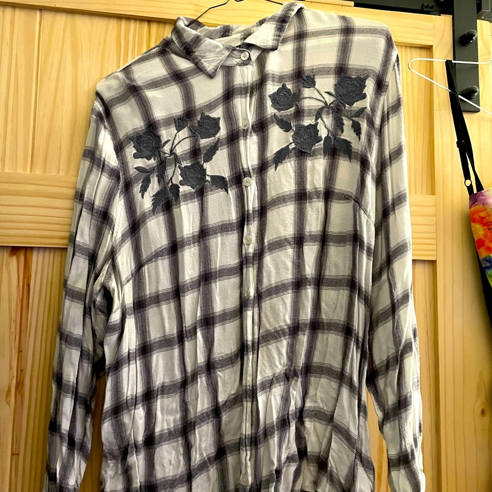 Charlotte Russe white with gray striped Flannel top, size 1X